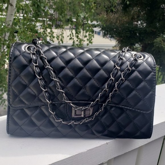 Black Quilted Crossbody Bag Gold Chain Large - Picture 4 of 12